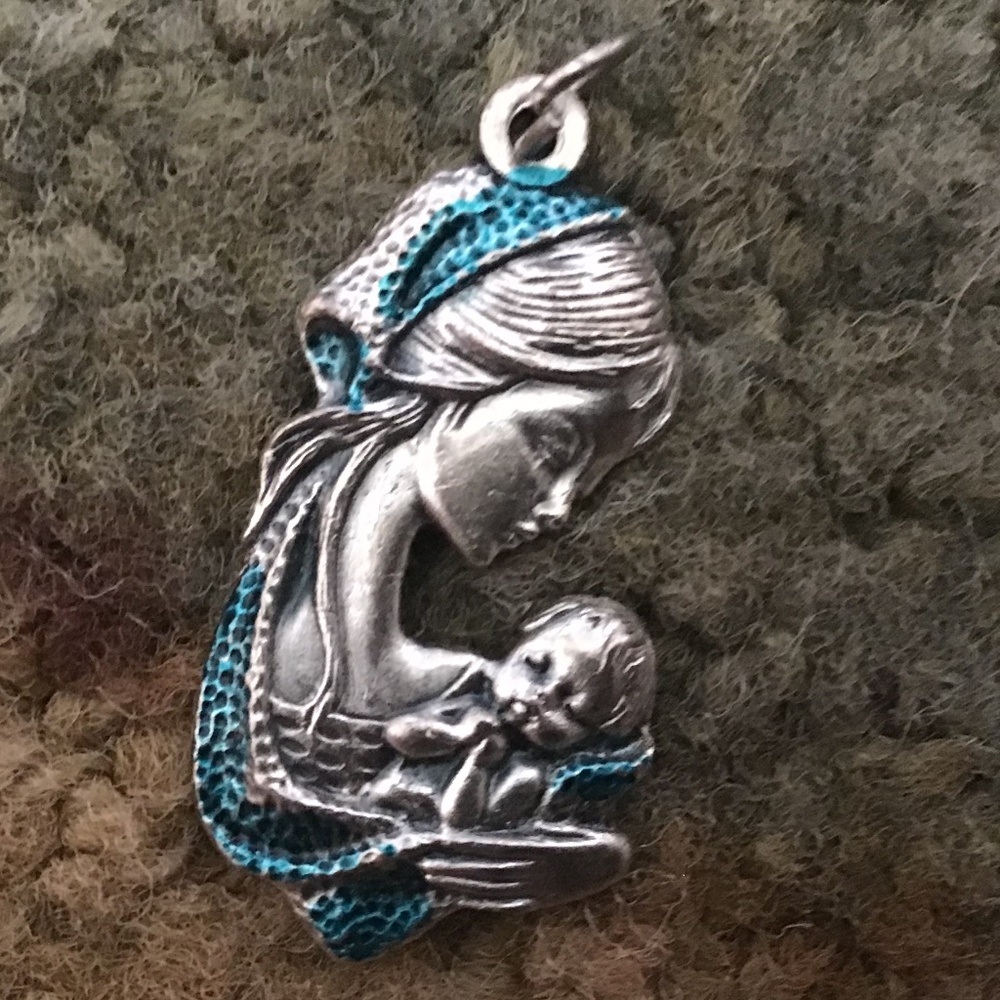 𝅺Vintage ITALIAN  Madonna and Child Pendant